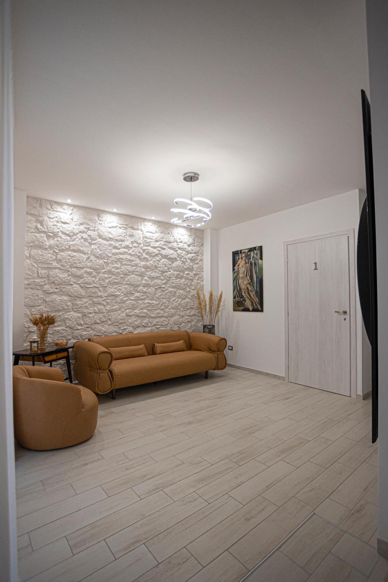 Monia Rooms&Hospitality Пьяцца-Армерина Экстерьер фото